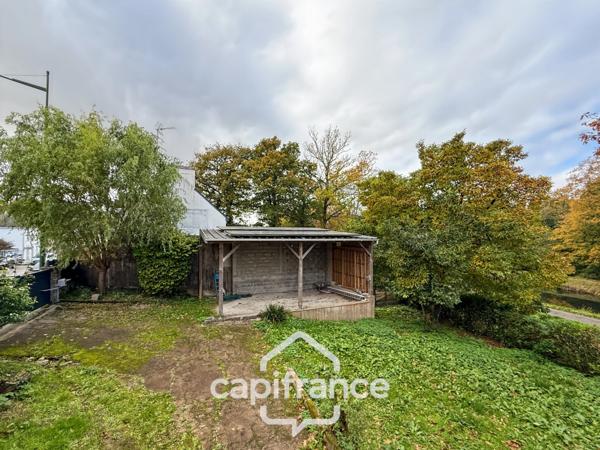 Maison familiale avec vue imprenable sur le canal – Pontivy centre.Surface terrain : 683 m² | 5 chambres | 3 salles d’eau + 1 salle de bain | Sous-sol total | Carport camping-car | Pompe à chaleur géo