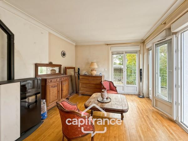 Maison familiale avec vue imprenable sur le canal – Pontivy centre.Surface terrain : 683 m² | 5 chambres | 3 salles d’eau + 1 salle de bain | Sous-sol total | Carport camping-car | Pompe à chaleur géo