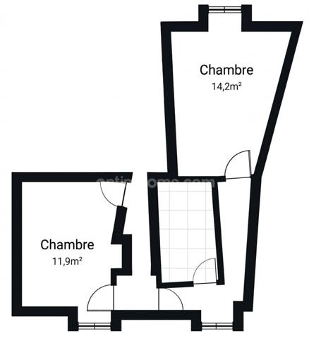 Maison de bourg rénovée de 99 m² (3 ch) avec cour, 2 garages + Appartement T2 loué (420 €/mois) – Centre-ville de Nueil-les-Aubiers (79250)