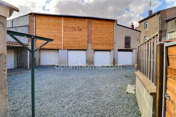 Maison de bourg rénovée de 99 m² (3 ch) avec cour, 2 garages + Appartement T2 loué (420 €/mois) – Centre-ville de Nueil-les-Aubiers (79250)