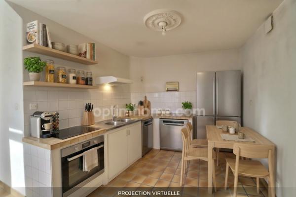 Maison de bourg rénovée de 99 m² (3 ch) avec cour, 2 garages + Appartement T2 loué (420 €/mois) – Centre-ville de Nueil-les-Aubiers (79250)