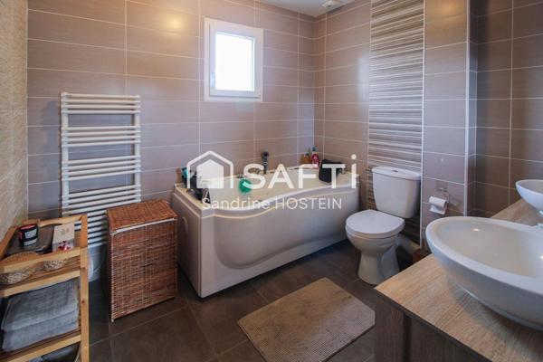 Jolie Maison Individuelle avec 4 chambres!