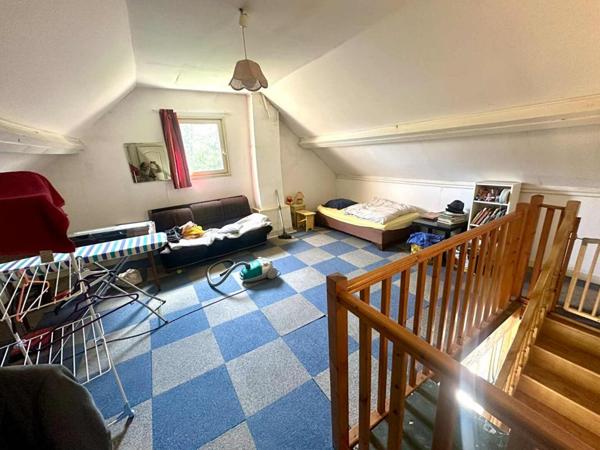 Pavillon d'environ 115m²  - Montreuil le Henri