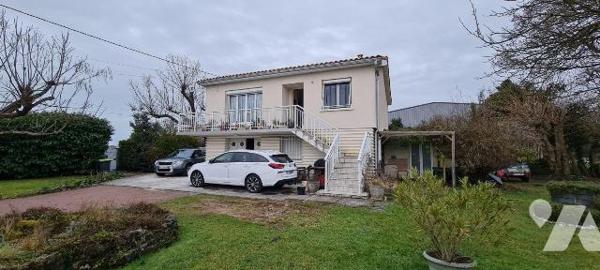 A vendre Charente Maritime,MEDIS Maison d comprenant à l'étage : entrée, cuisine aménagée, séjo...