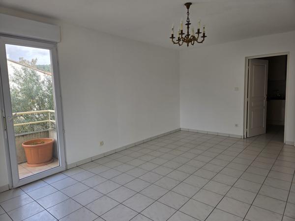 Appartement de 2003, 3 chambres, ascenseur, terrasse