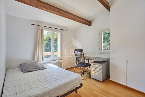 Propriété à Aix En Provence environ 120m².