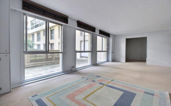 Appartement à vendre    3 pièces • 105,40 m2 Paris 7