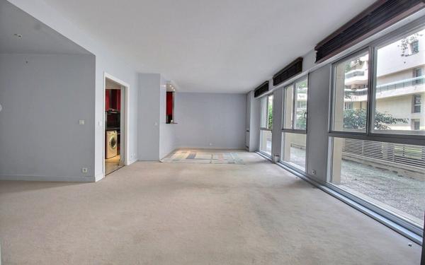 Appartement à vendre    3 pièces • 105,40 m2 Paris 7