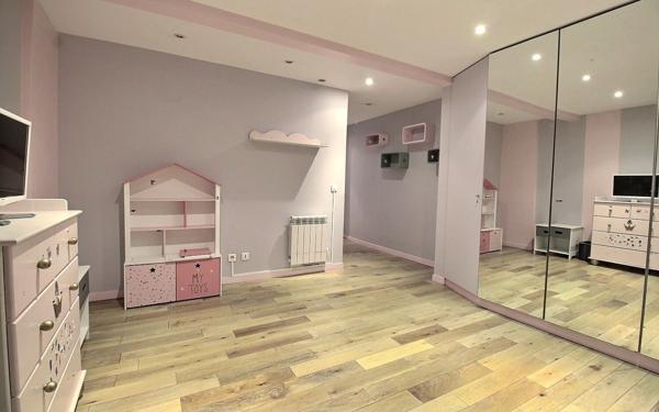 Appartement à vendre    3 pièces • 105,40 m2 Paris 7