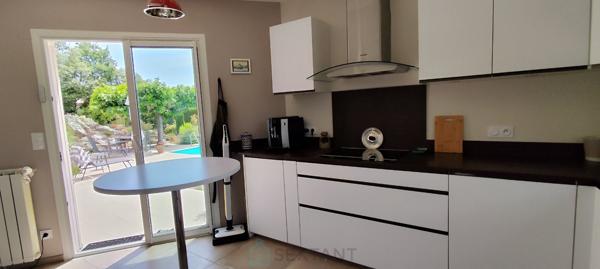 Maison de caractère entièement rénovée avec gîte, chambre d'hôtes, piscine et revenus locatifs
