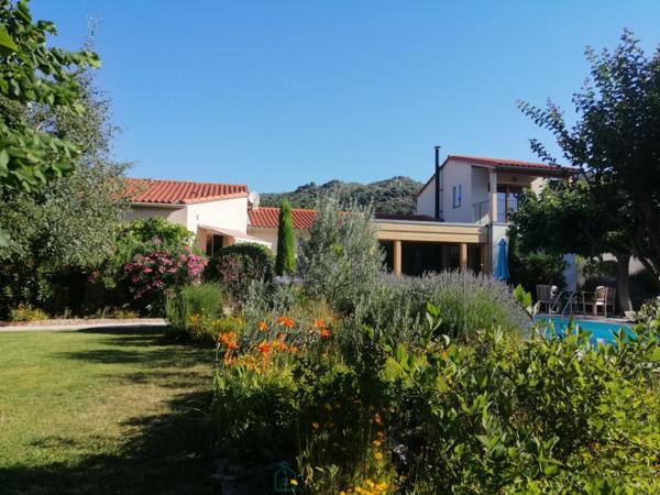 Maison de caractère entièement rénovée avec gîte, chambre d'hôtes, piscine et revenus locatifs