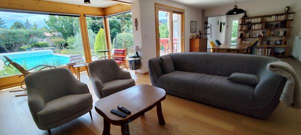 Maison de caractère entièement rénovée avec gîte, chambre d'hôtes, piscine et revenus locatifs