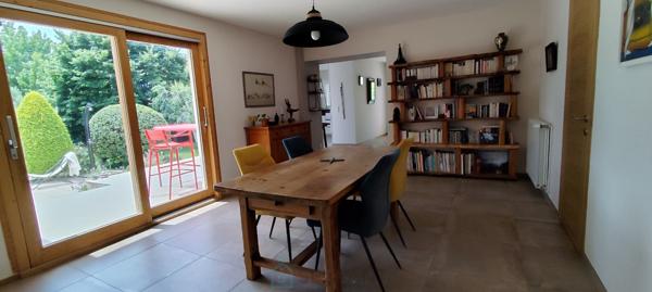 Maison de caractère entièement rénovée avec gîte, chambre d'hôtes, piscine et revenus locatifs
