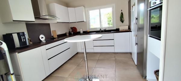 Maison de caractère entièement rénovée avec gîte, chambre d'hôtes, piscine et revenus locatifs