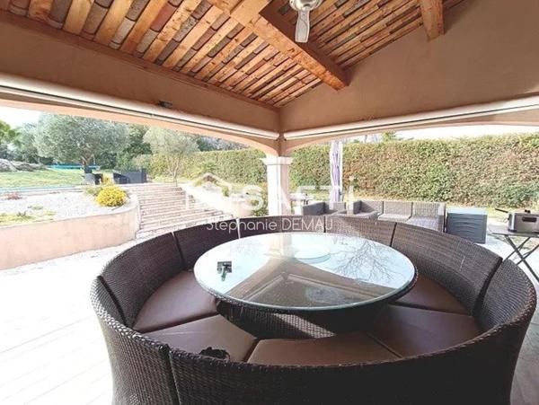 VILLA PLAIN PIED GARAGE PISCINE VERANDA TERRASSES