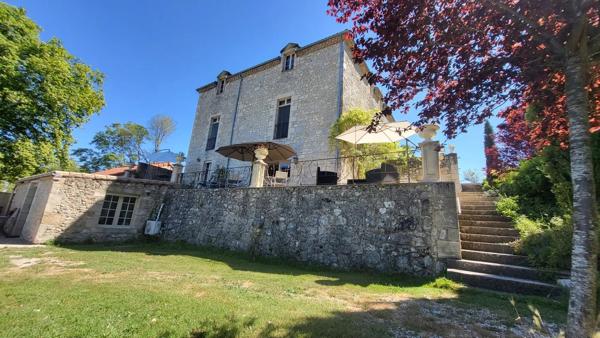 Manoir du XIII ème siècle, 330 m², 6 suites, 1 gîte et des vues époustouflantes