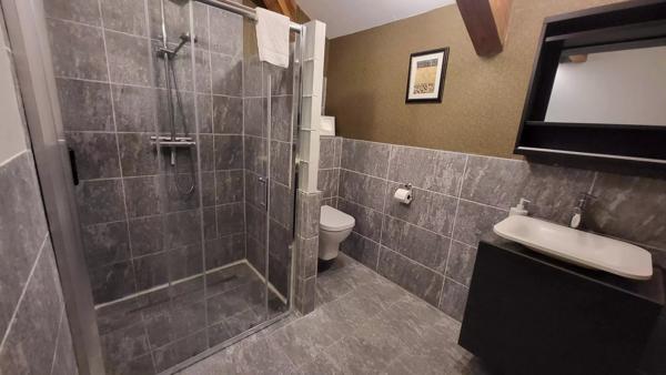 Manoir du XIII ème siècle, 330 m², 6 suites, 1 gîte et des vues époustouflantes