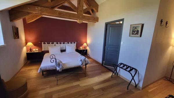 Manoir du XIII ème siècle, 330 m², 6 suites, 1 gîte et des vues époustouflantes