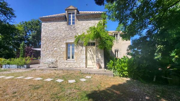 Manoir du XIII ème siècle, 330 m², 6 suites, 1 gîte et des vues époustouflantes