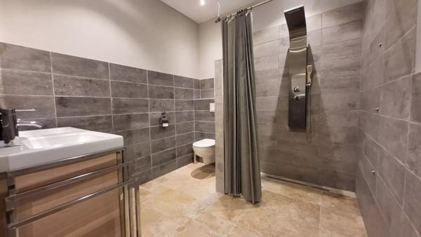 Manoir du XIII ème siècle, 330 m², 6 suites, 1 gîte et des vues époustouflantes