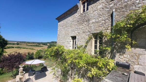Manoir du XIII ème siècle, 330 m², 6 suites, 1 gîte et des vues époustouflantes