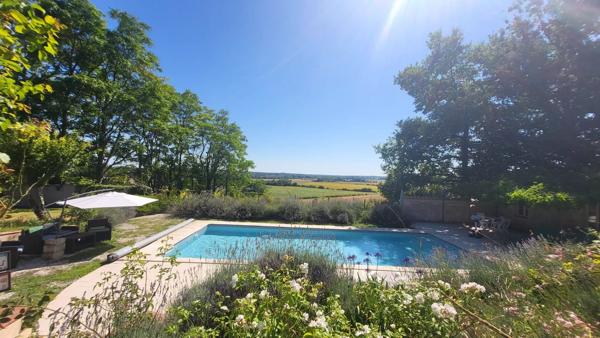 Manoir du XIII ème siècle, 330 m², 6 suites, 1 gîte et des vues époustouflantes