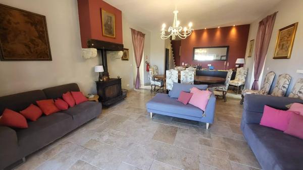 Manoir du XIII ème siècle, 330 m², 6 suites, 1 gîte et des vues époustouflantes