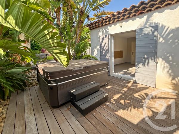 Maison à vendre  6 pièces - 149,85 m 2   BANDOL  - 83