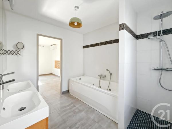 Maison à vendre  6 pièces - 149,85 m 2   BANDOL  - 83