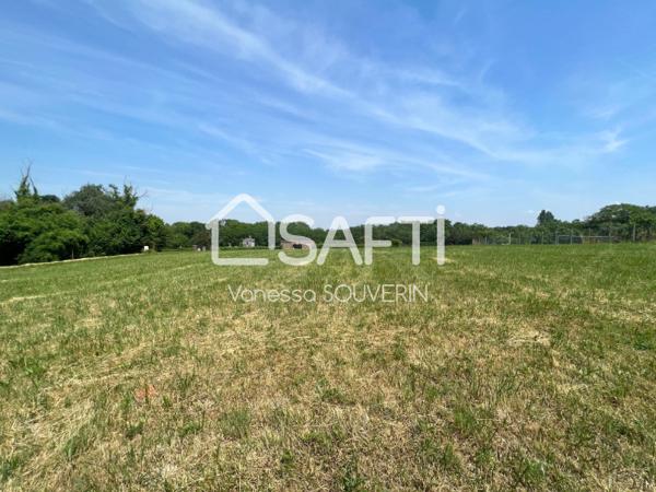 Agréable terrain de 942 m2, viabilisé en EDF