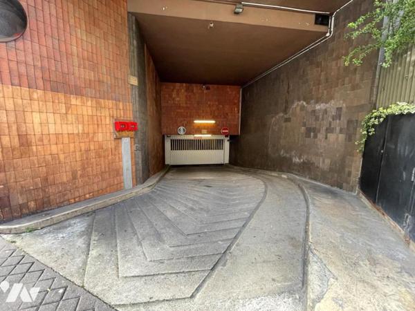 PARIS 19 / PORTE DES LILAS - GARAGE SIMPLE EN SOUS-SOL