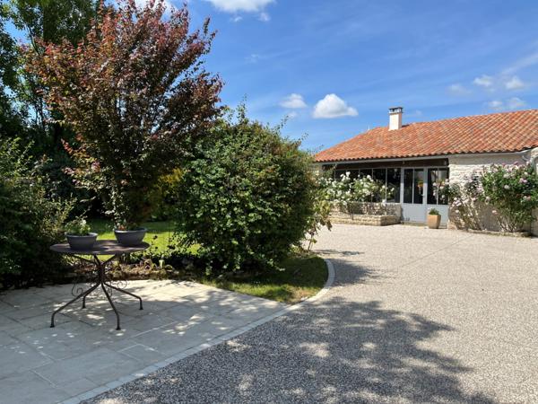 Maison  8 pièce(s)  5 chambre(s)  200 m²