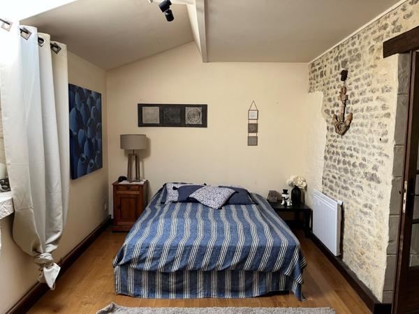 Maison  8 pièce(s)  5 chambre(s)  200 m²