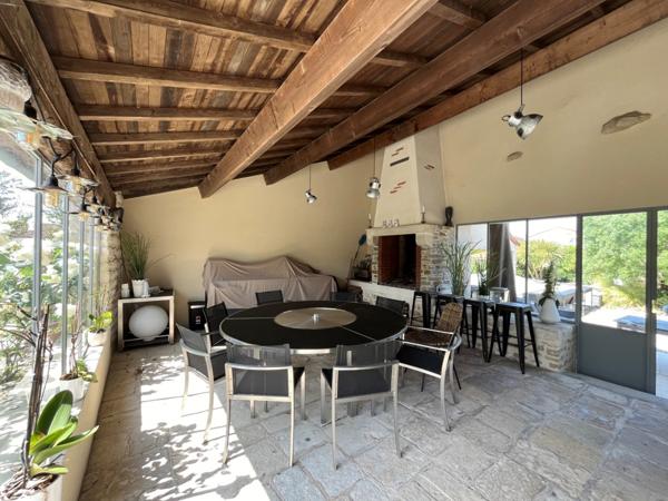 Maison  8 pièce(s)  5 chambre(s)  200 m²