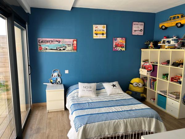 Maison  8 pièce(s)  5 chambre(s)  200 m²