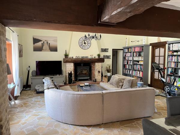 Maison  8 pièce(s)  5 chambre(s)  200 m²