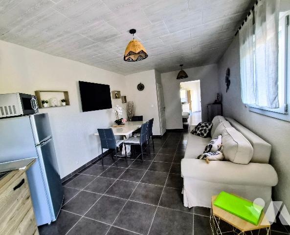 Villa en pierre de 200 m² avec piscine, T2 indépendant et garage 5 voitures au Cannet-des-Maures
