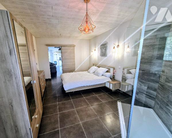Villa en pierre de 200 m² avec piscine, T2 indépendant et garage 5 voitures au Cannet-des-Maures