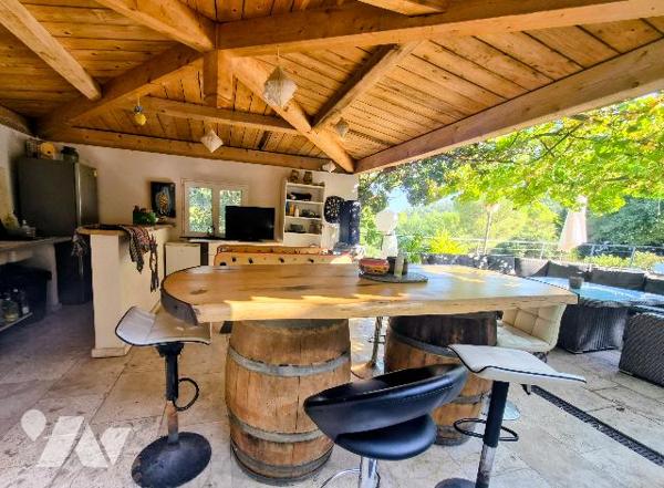Villa en pierre de 200 m² avec piscine, T2 indépendant et garage 5 voitures au Cannet-des-Maures