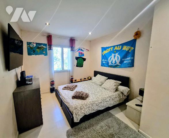 Villa en pierre de 200 m² avec piscine, T2 indépendant et garage 5 voitures au Cannet-des-Maures