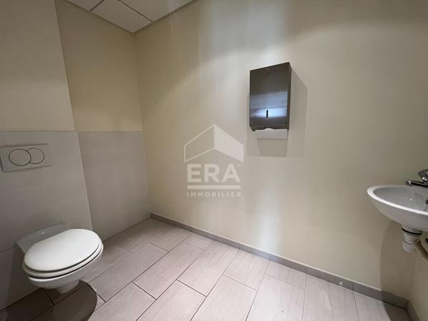 Local  professionnel ou commercial Saint-Vit 104 m2