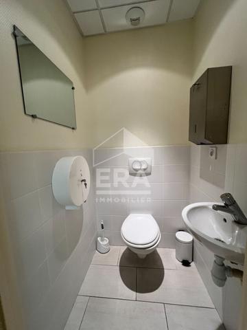 Local  professionnel ou commercial Saint-Vit 104 m2