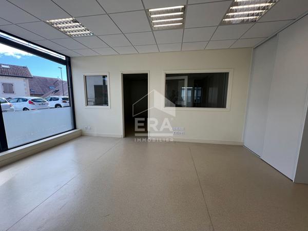 Local  professionnel ou commercial Saint-Vit 104 m2