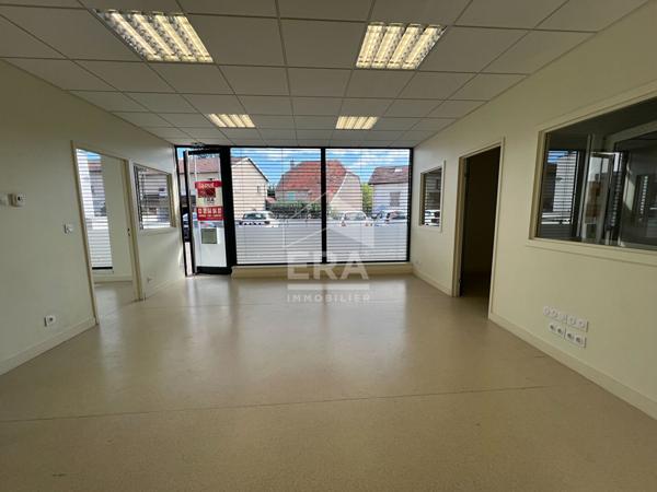 Local  professionnel ou commercial Saint-Vit 104 m2