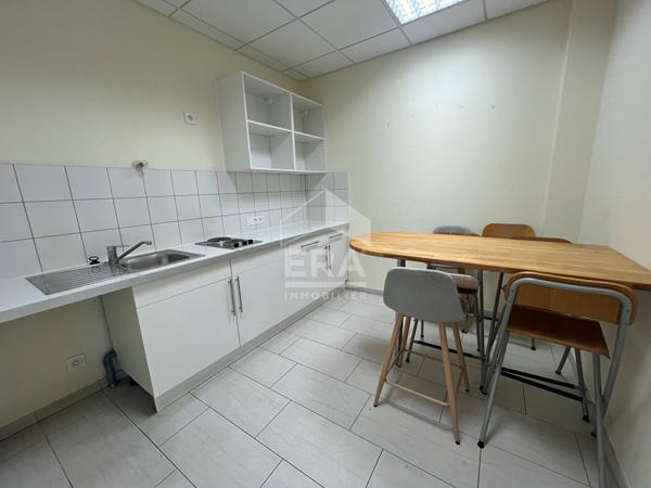 Local  professionnel ou commercial Saint-Vit 104 m2