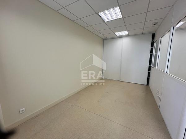Local  professionnel ou commercial Saint-Vit 104 m2