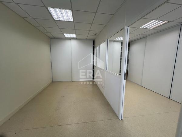 Local  professionnel ou commercial Saint-Vit 104 m2