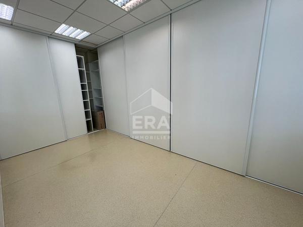 Local  professionnel ou commercial Saint-Vit 104 m2