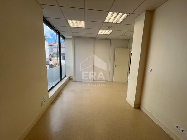 Local  professionnel ou commercial Saint-Vit 104 m2