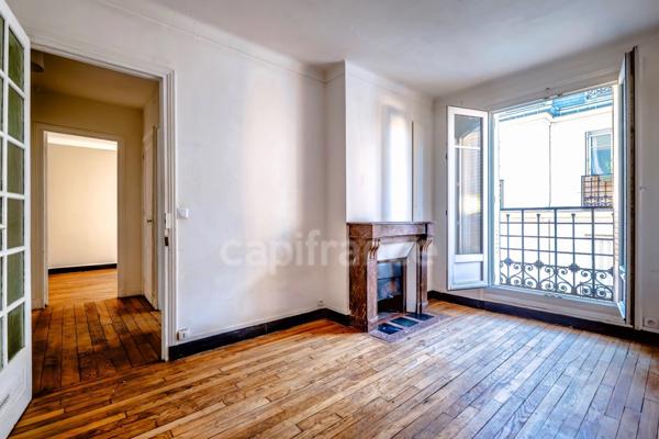 Appartement à vendre 2 pièces PARIS 20EME ARRONDISSEMENT (75) au 6eme étage sur cour avec ascenseur